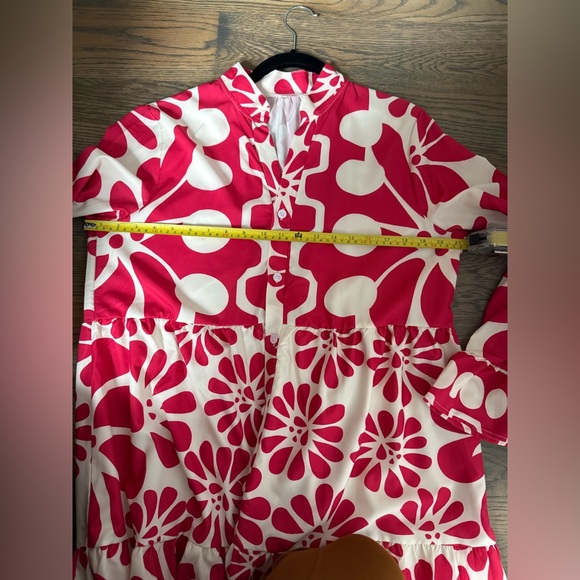 NWOT Stylish Red and White Long Sleeved Patterned Dress, size M fits oversized. - Picture 4 of 4